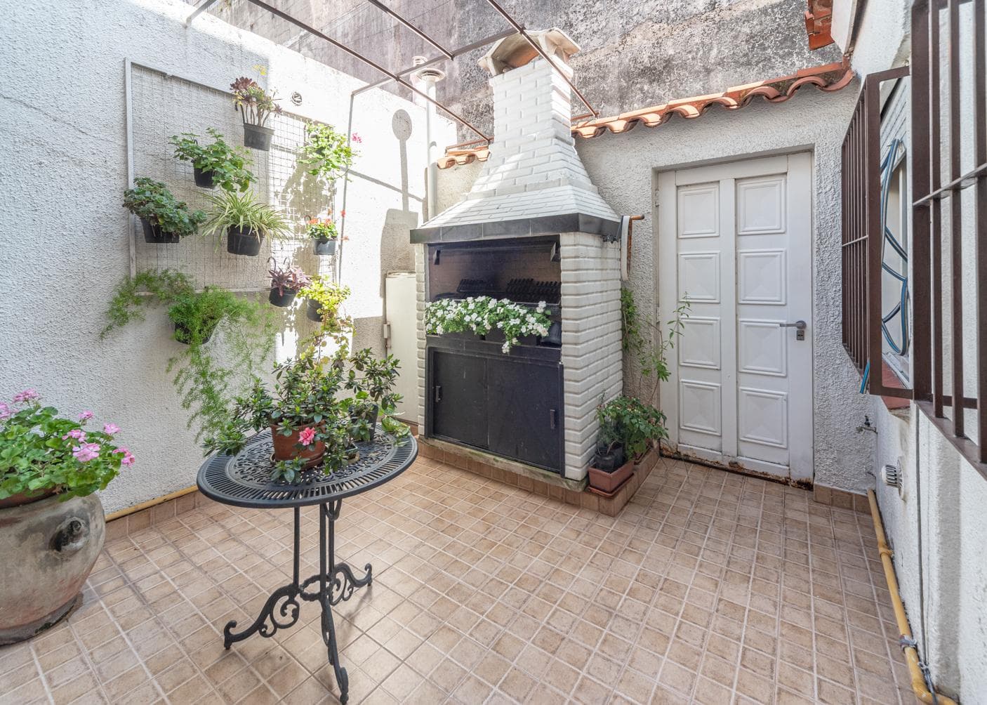 For Sale: 4-Bedroom House in Caballito