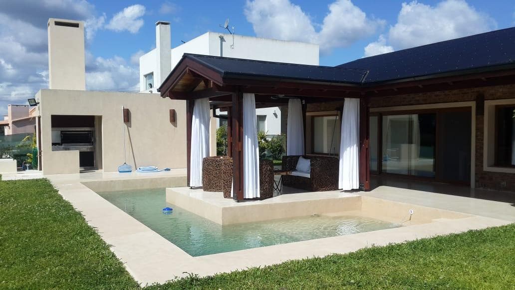 House with Garden and Pool for Sale - Estrella Federal - Campana
