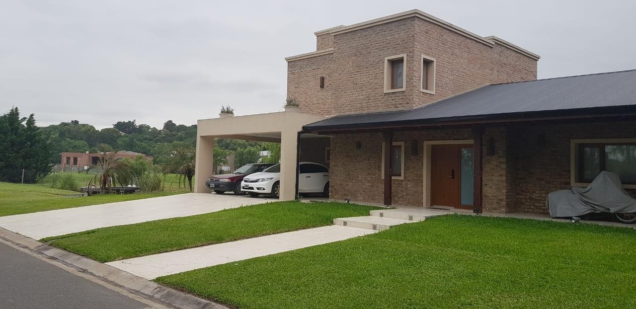House with Garden and Pool for Sale - Estrella Federal - Campana