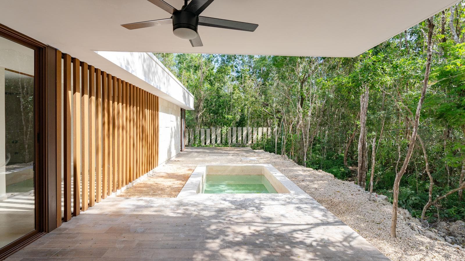 XPUHA RESIDENTIAL House