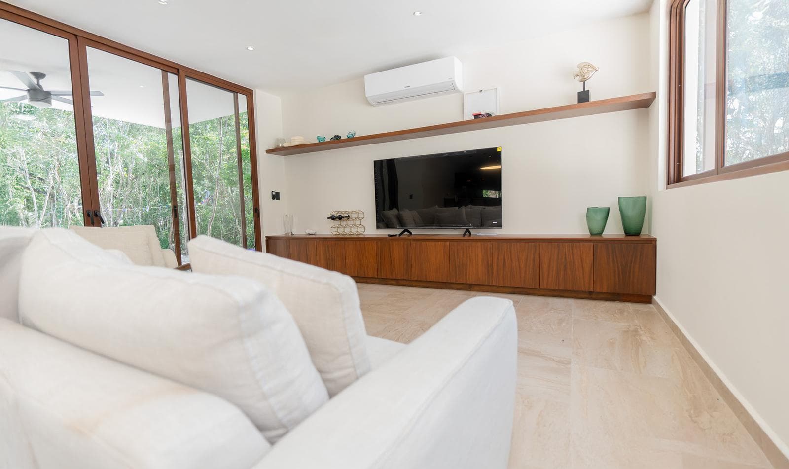 XPUHA RESIDENTIAL House