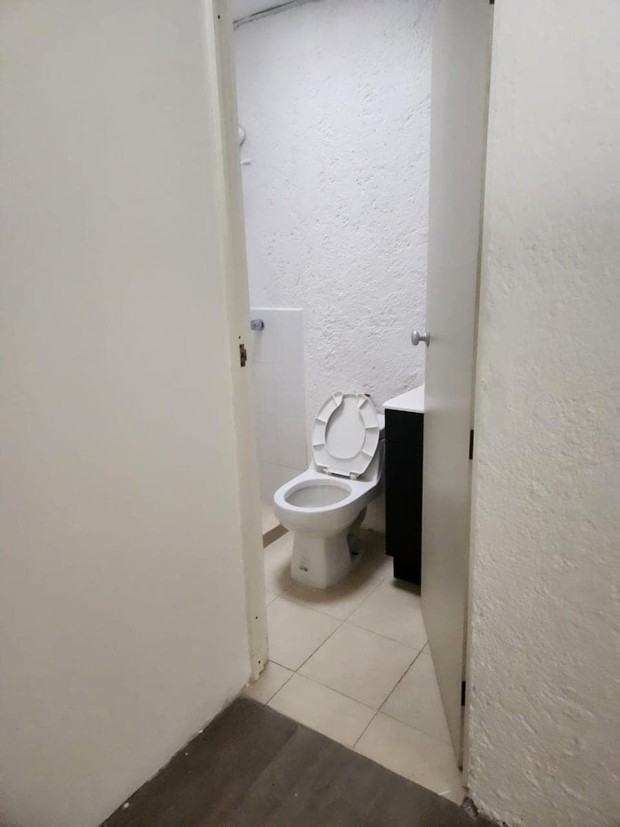 Commercial Space or Office for Sale or Rent in Granada