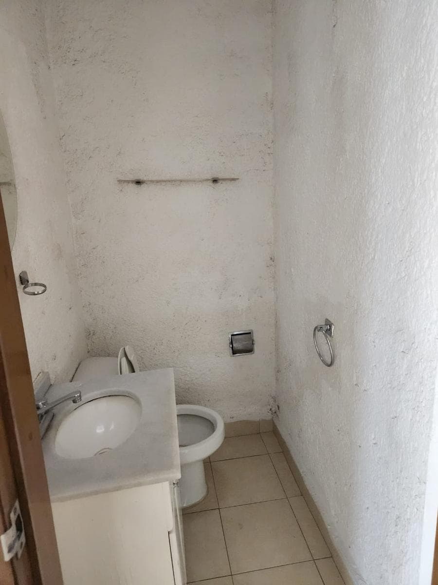 Commercial Space or Office for Sale or Rent in Granada