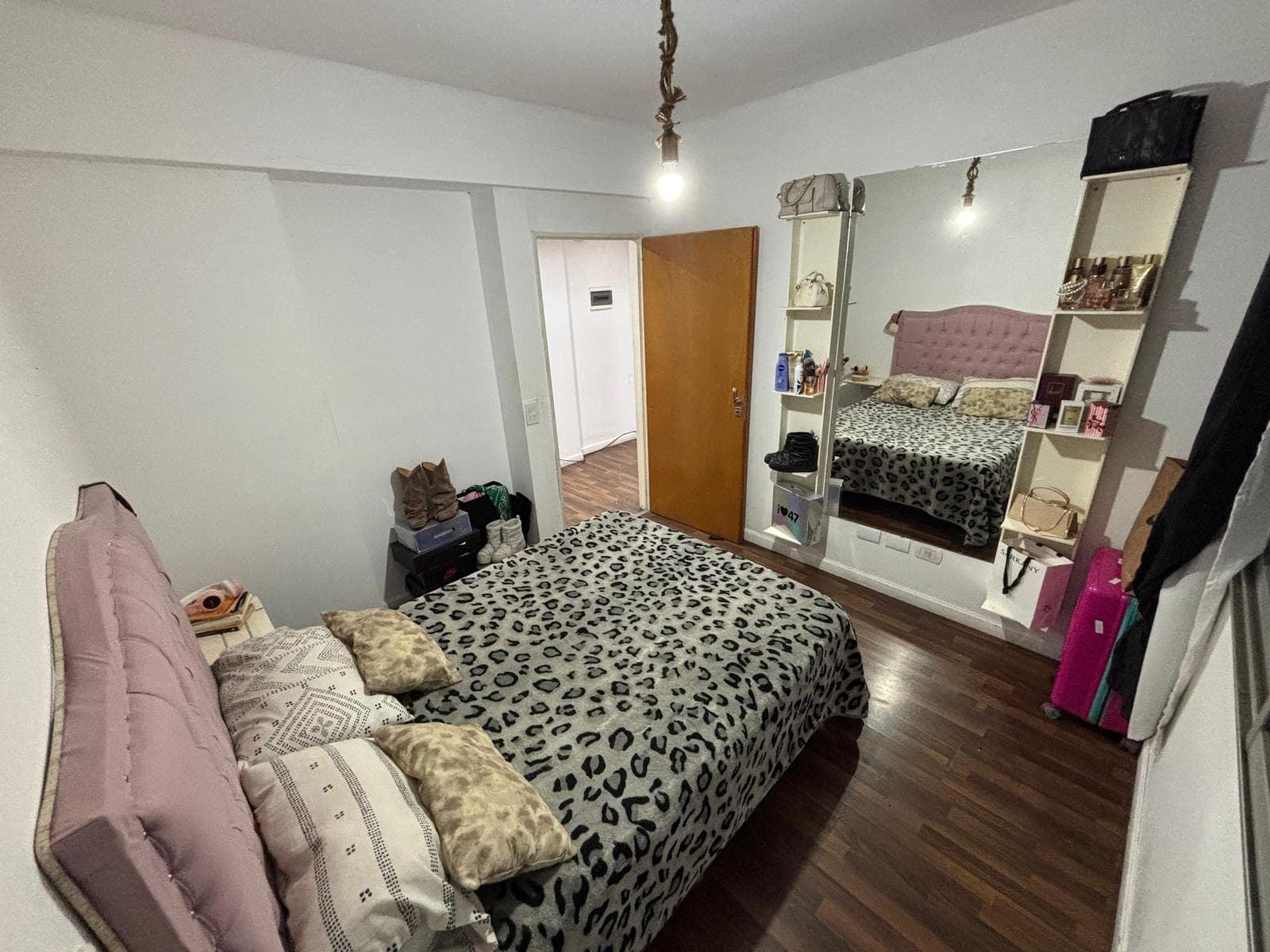 2-Room Apartment for Sale in Monserrat with a Pool