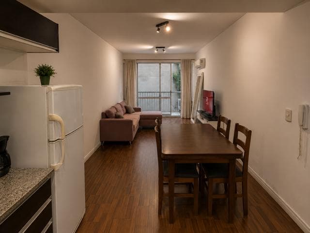 2-Room Apartment for Sale in Monserrat with a Pool