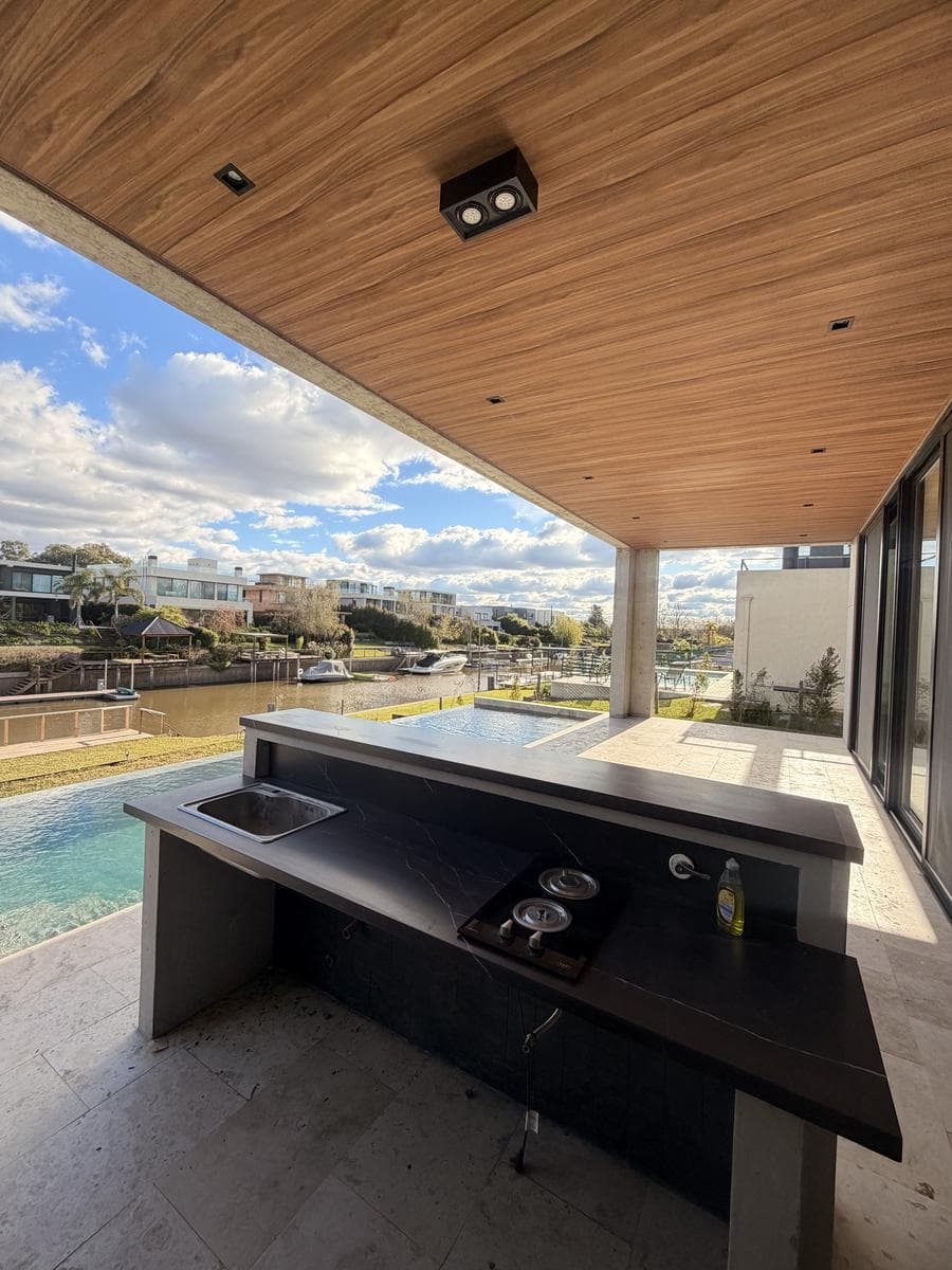 6-Room House for Sale in the El Yacht Nordelta al Río Neighborhood (99% Complete) with Financing Available.