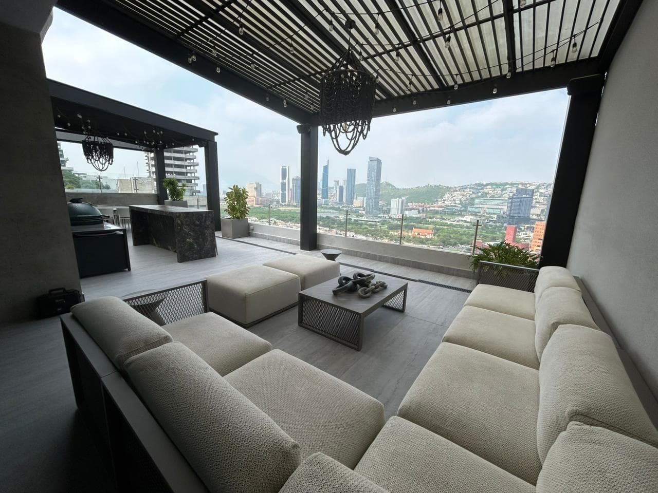 APARTMENT FOR SALE IN THE VALLE ORIENTE AREA