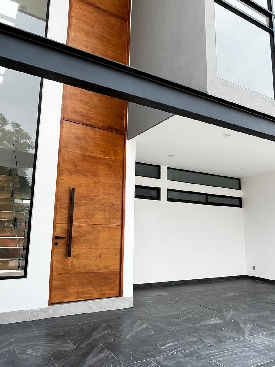 Casa con 3 Recámaras con baño, cuarto de TV y cochera para 2 autos
