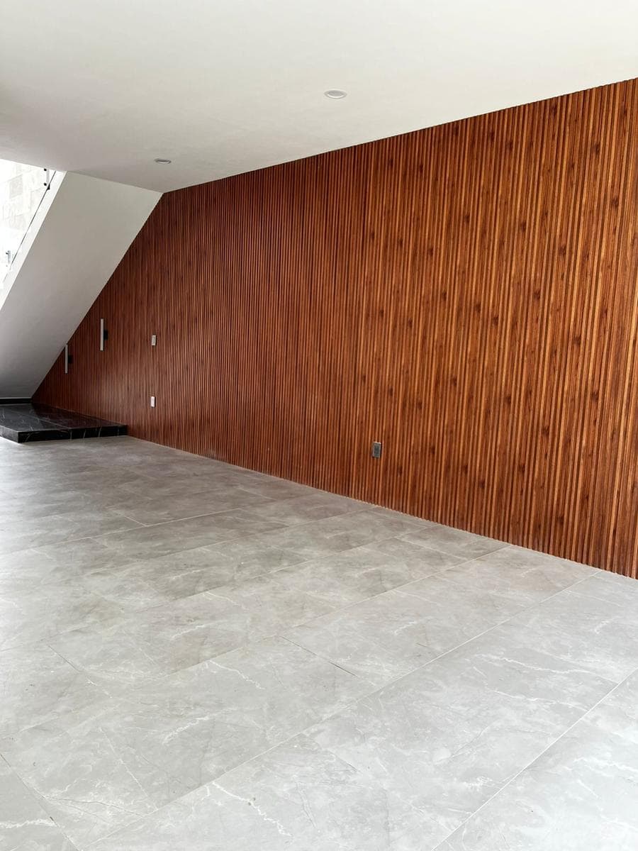 Casa con 3 Recámaras con baño, cuarto de TV y cochera para 2 autos