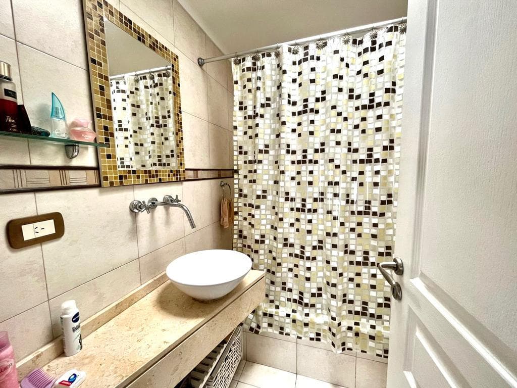 PH STYLE, 4 ROOMS, SEPARATE ENTRANCE, GARAGE, VERY LOW MAINTENANCE FEES