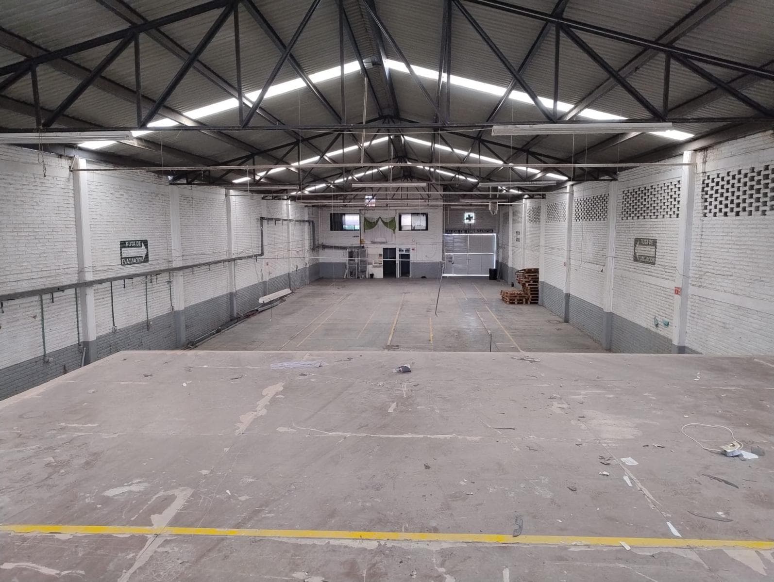 Bodega comercial con Baños y Oficinas en Calle Allende en San Francisco del Rincón
