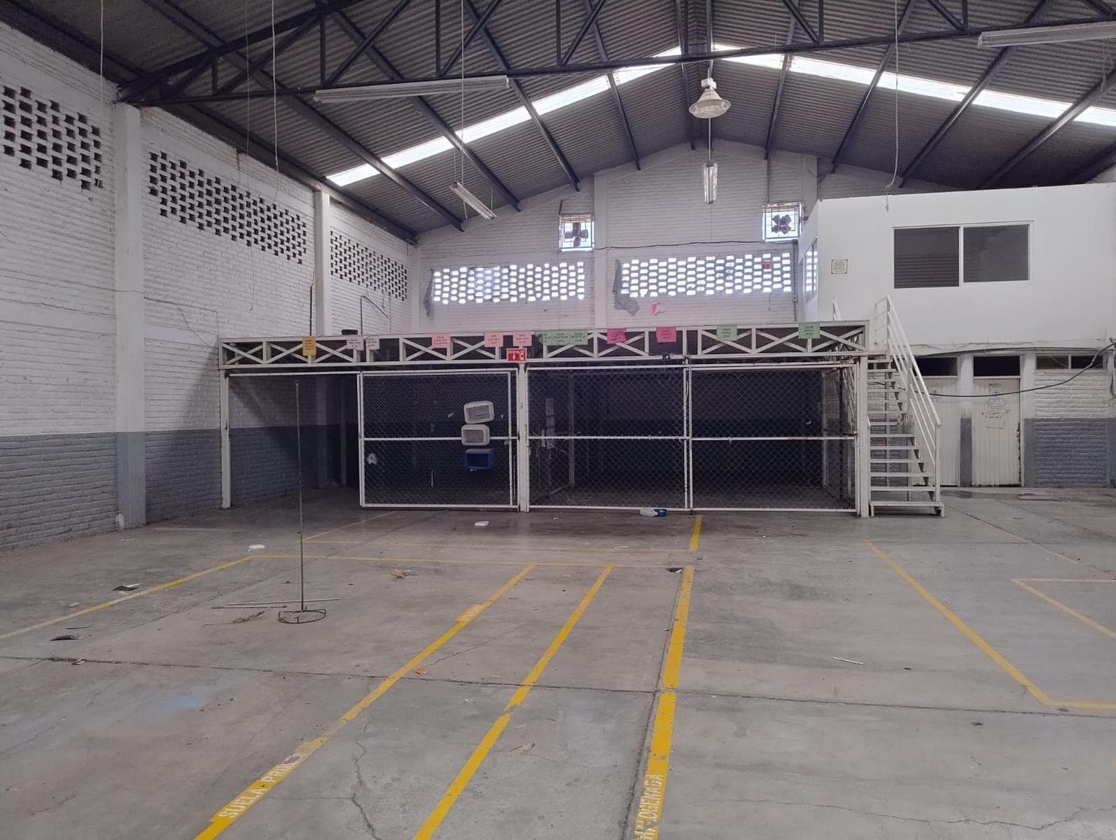 Bodega comercial con Baños y Oficinas en Calle Allende en San Francisco del Rincón