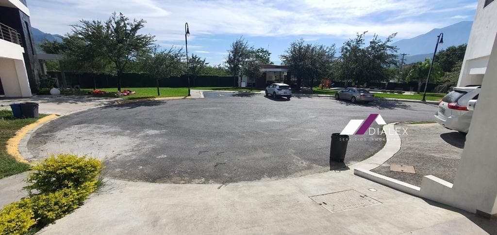 FOR SALE: House in the GRANADAS DE LADERAS Subdivision in Monterrey, CARRETERA NACIONAL - 4 Bedrooms