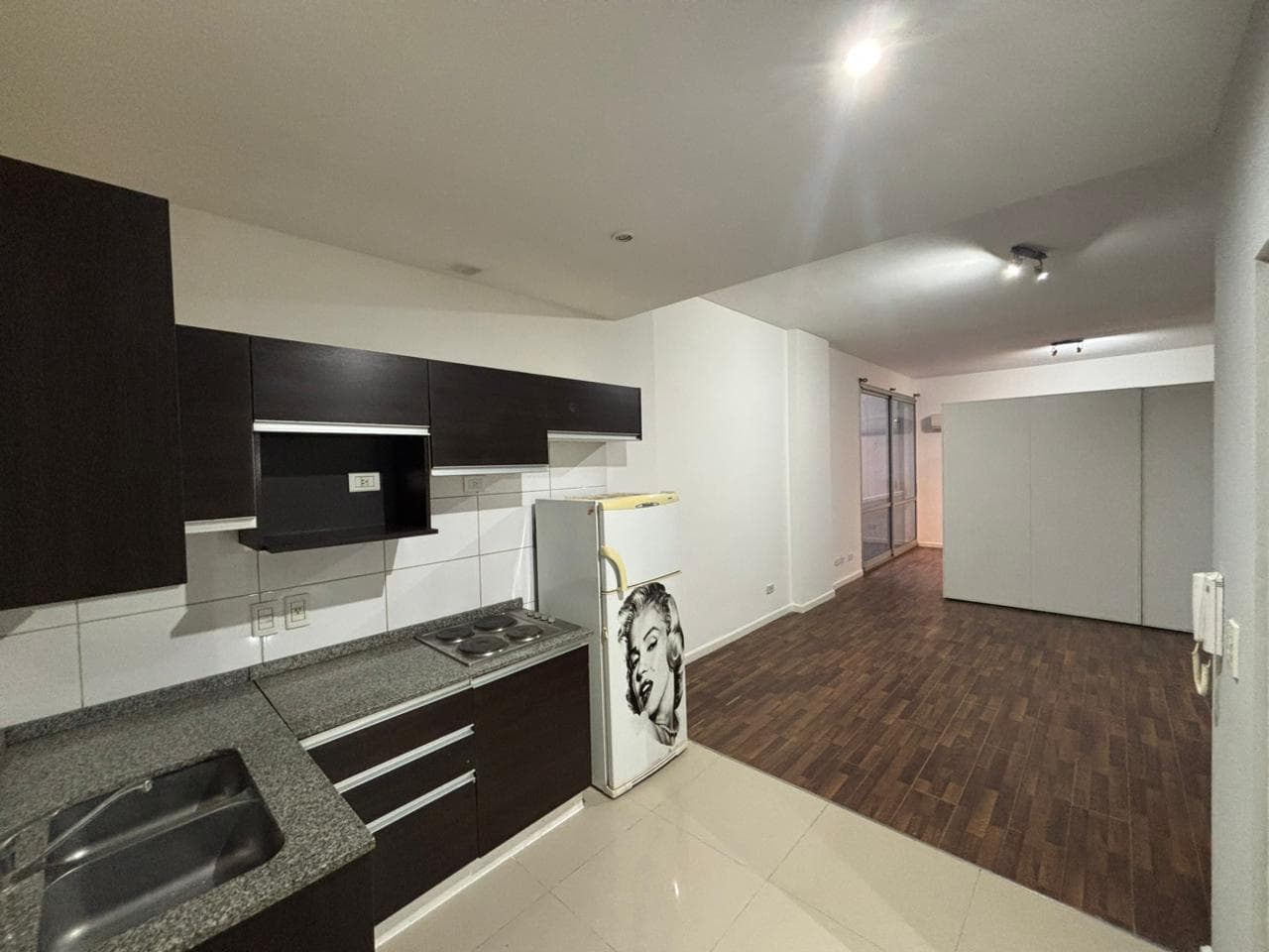 Studio Apartment for Sale in Monserrat (Can Be Divided), With a Pool!
