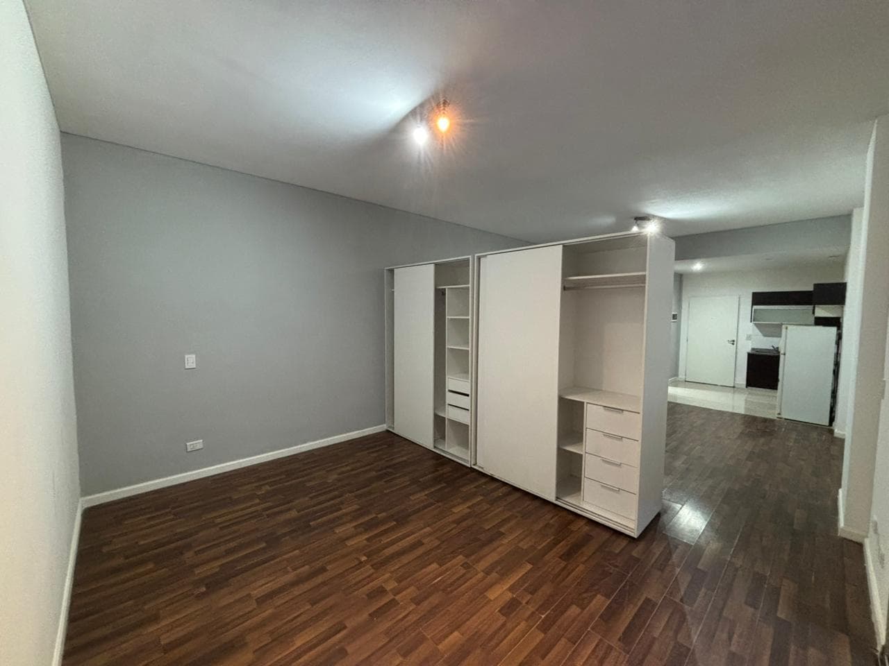 Studio Apartment for Sale in Monserrat (Can Be Divided), With a Pool!