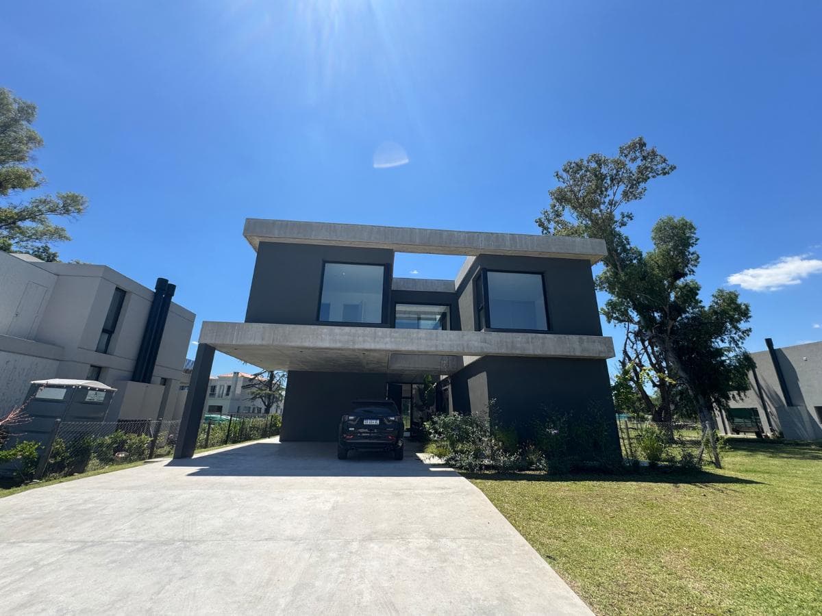 Brand-new house for sale in Azzurra Tortugas