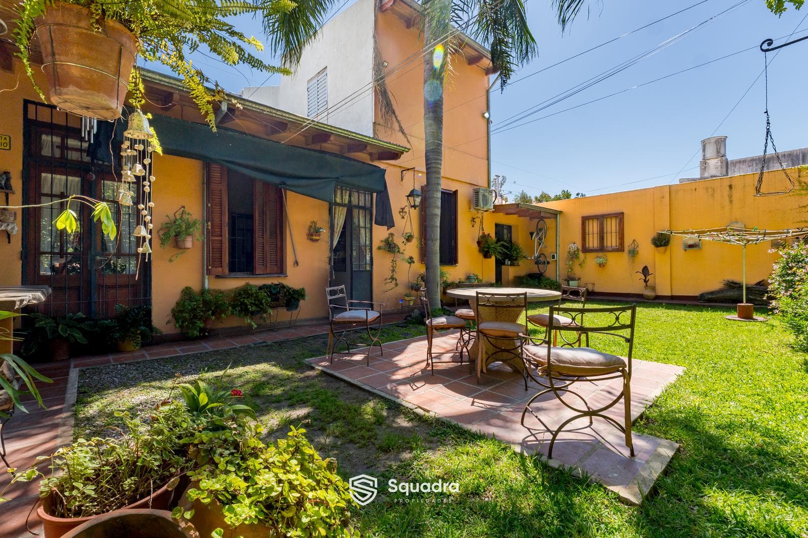 FOR SALE - 4-bedroom house with a patio and barbecue area. South Side, Rosario - QUALIFIES FOR A MORTGAGE.