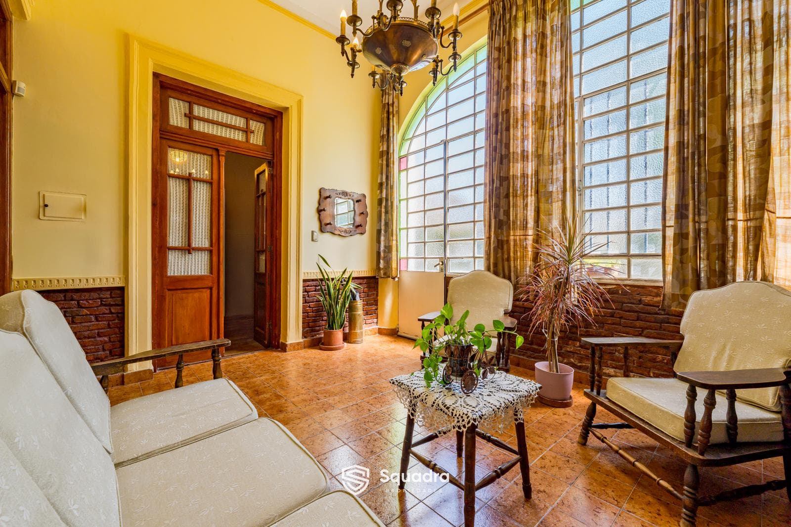 FOR SALE - 4-bedroom house with a patio and barbecue area. South Side, Rosario - QUALIFIES FOR A MORTGAGE.