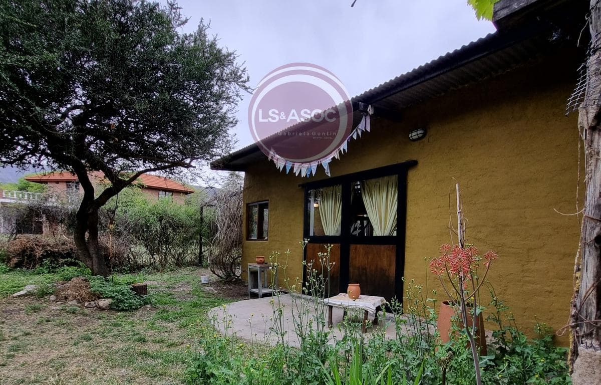 House for Sale in Carpintería · Las Pencas · Mountain-style design with plenty of light and nature