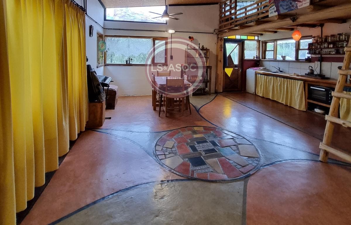 House for Sale in Carpintería · Las Pencas · Mountain-style design with plenty of light and nature