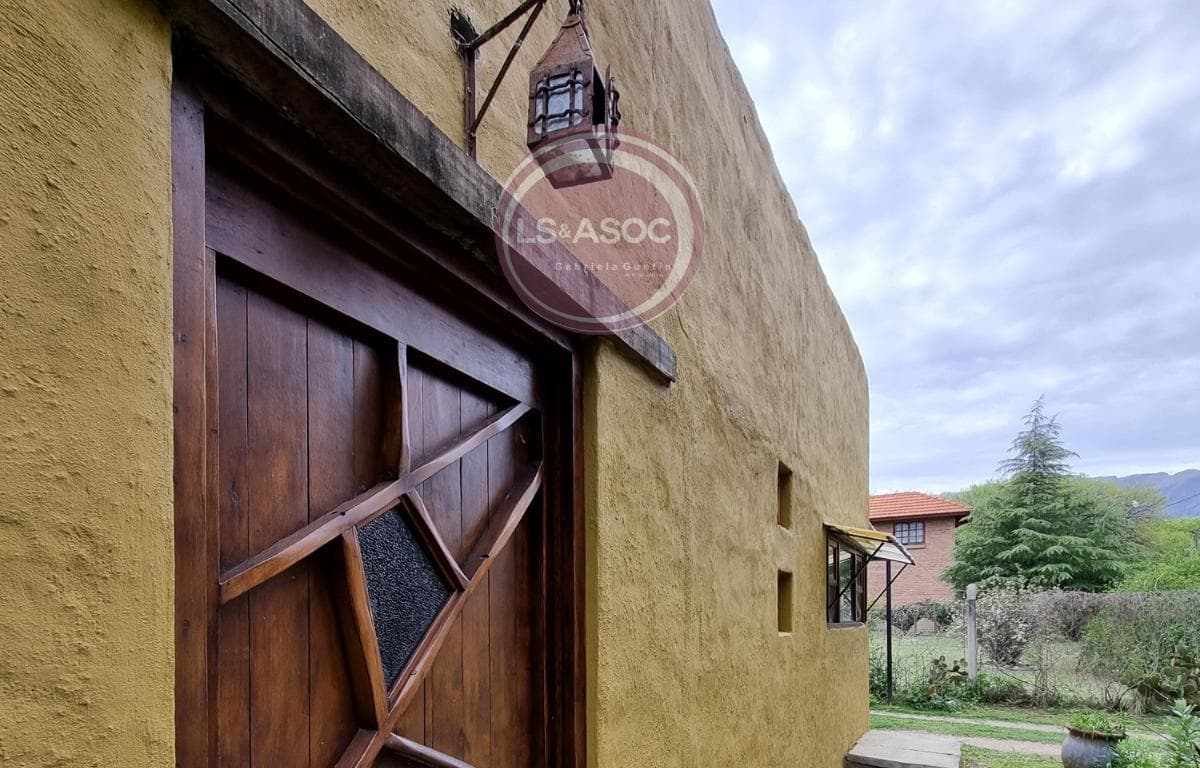 House for Sale in Carpintería · Las Pencas · Mountain-style design with plenty of light and nature
