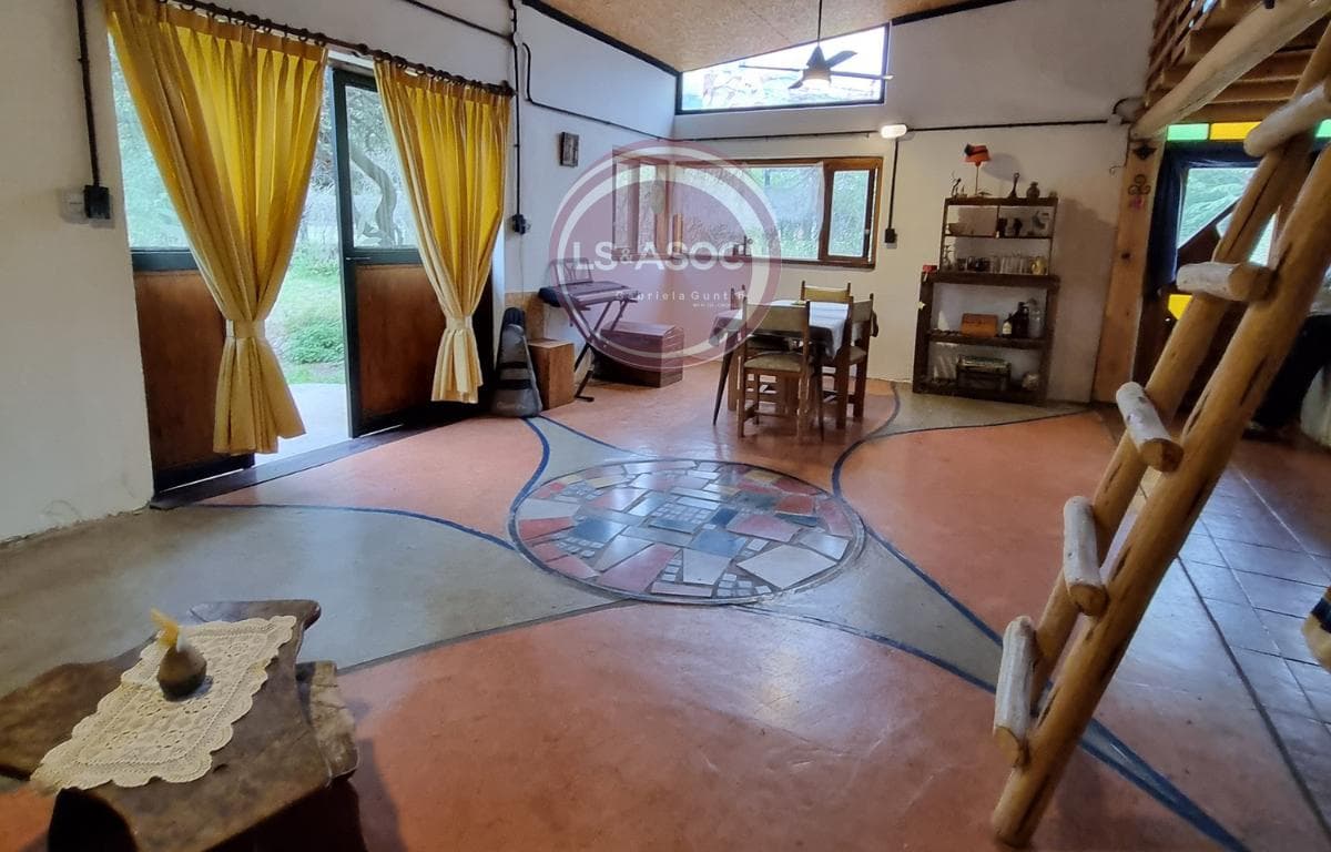 House for Sale in Carpintería · Las Pencas · Mountain-style design with plenty of light and nature
