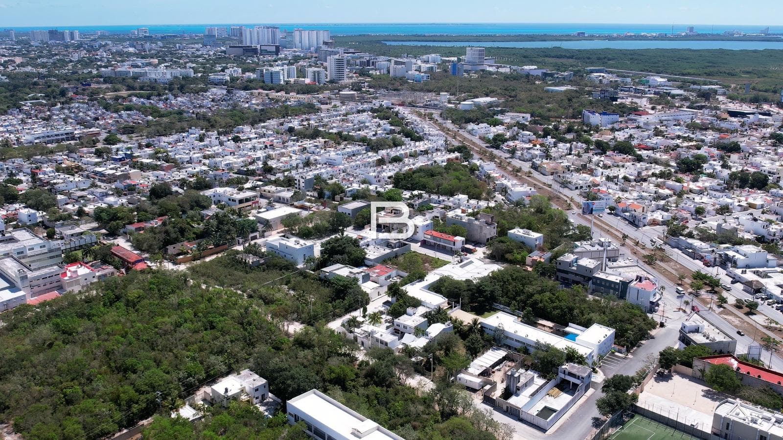 Land for Sale 2 Blocks from Huayacan Avenue in Cancún