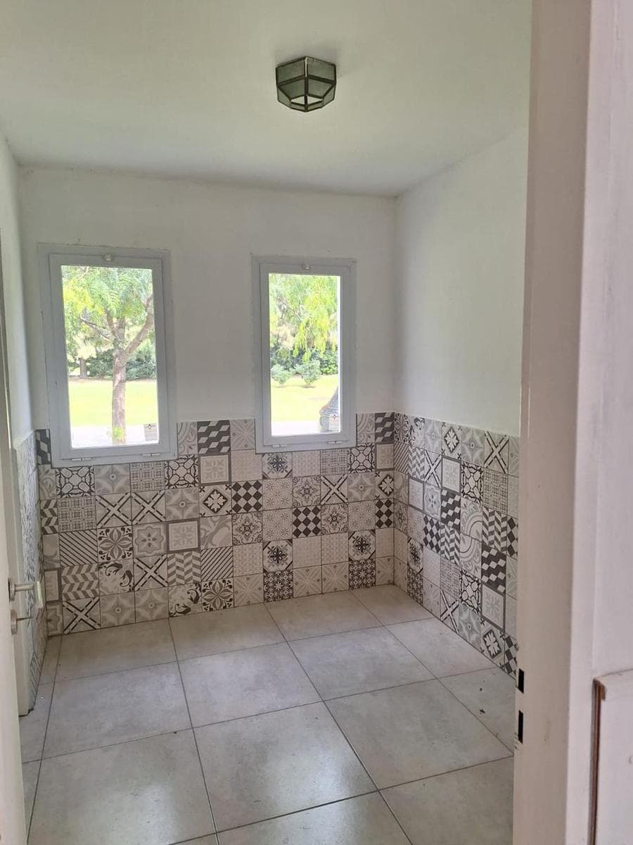 GREAT OPPORTUNITY FOR MORTGAGE QUALIFICATION - House for Sale in Need of Renovation in Santa Teresa