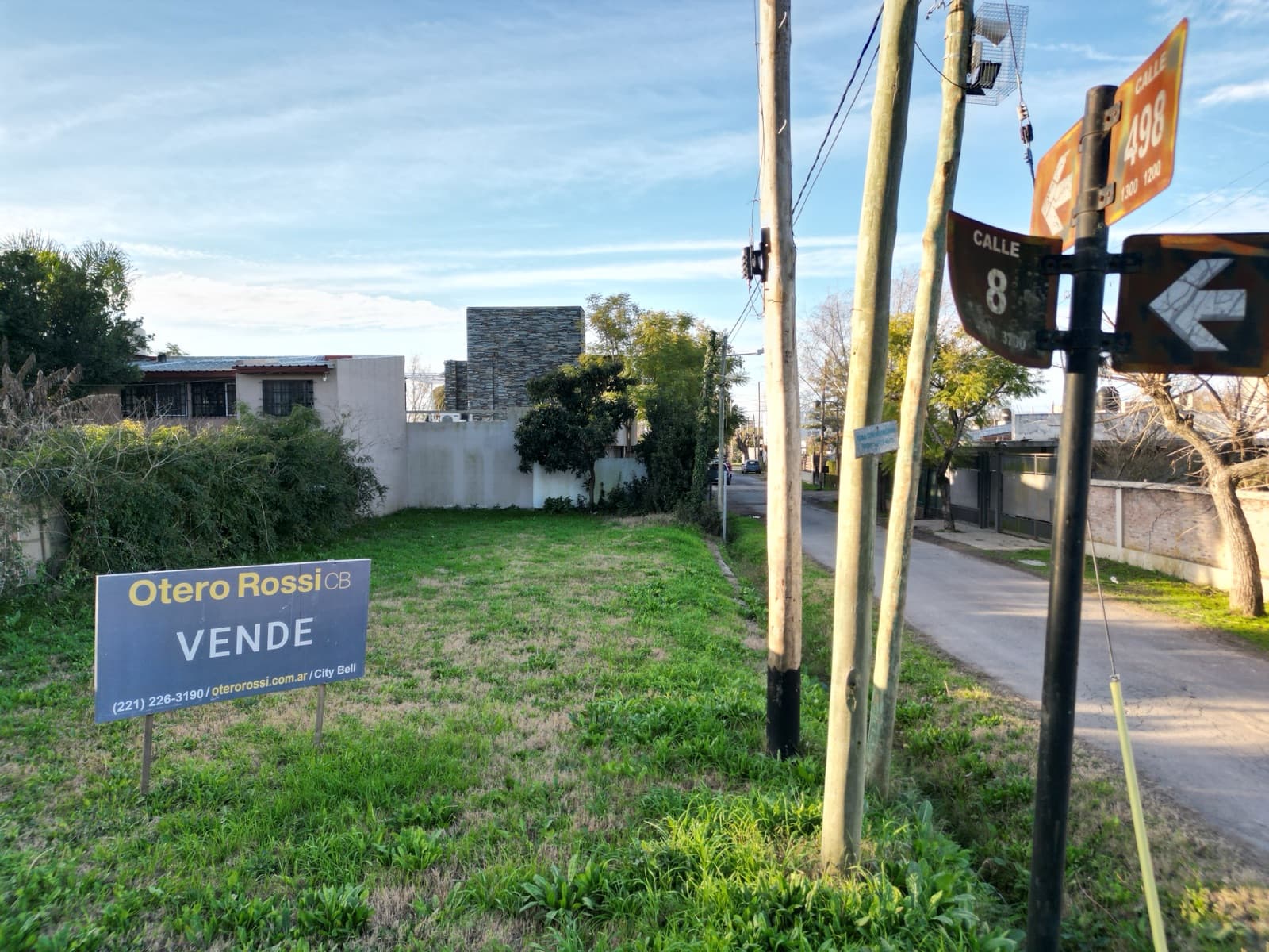 LAND FOR SALE IN Villa Castells: 498 and 8. Corner lot measuring 10 x 30 meters. Beautiful area