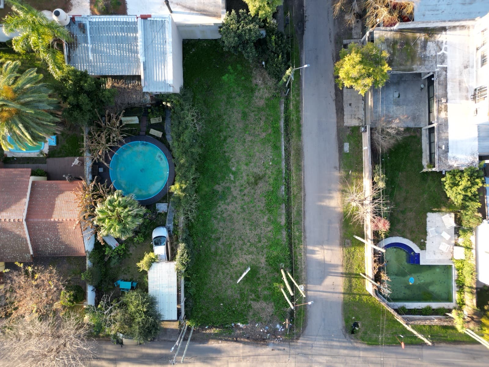 LAND FOR SALE IN Villa Castells: 498 and 8. Corner lot measuring 10 x 30 meters. Beautiful area