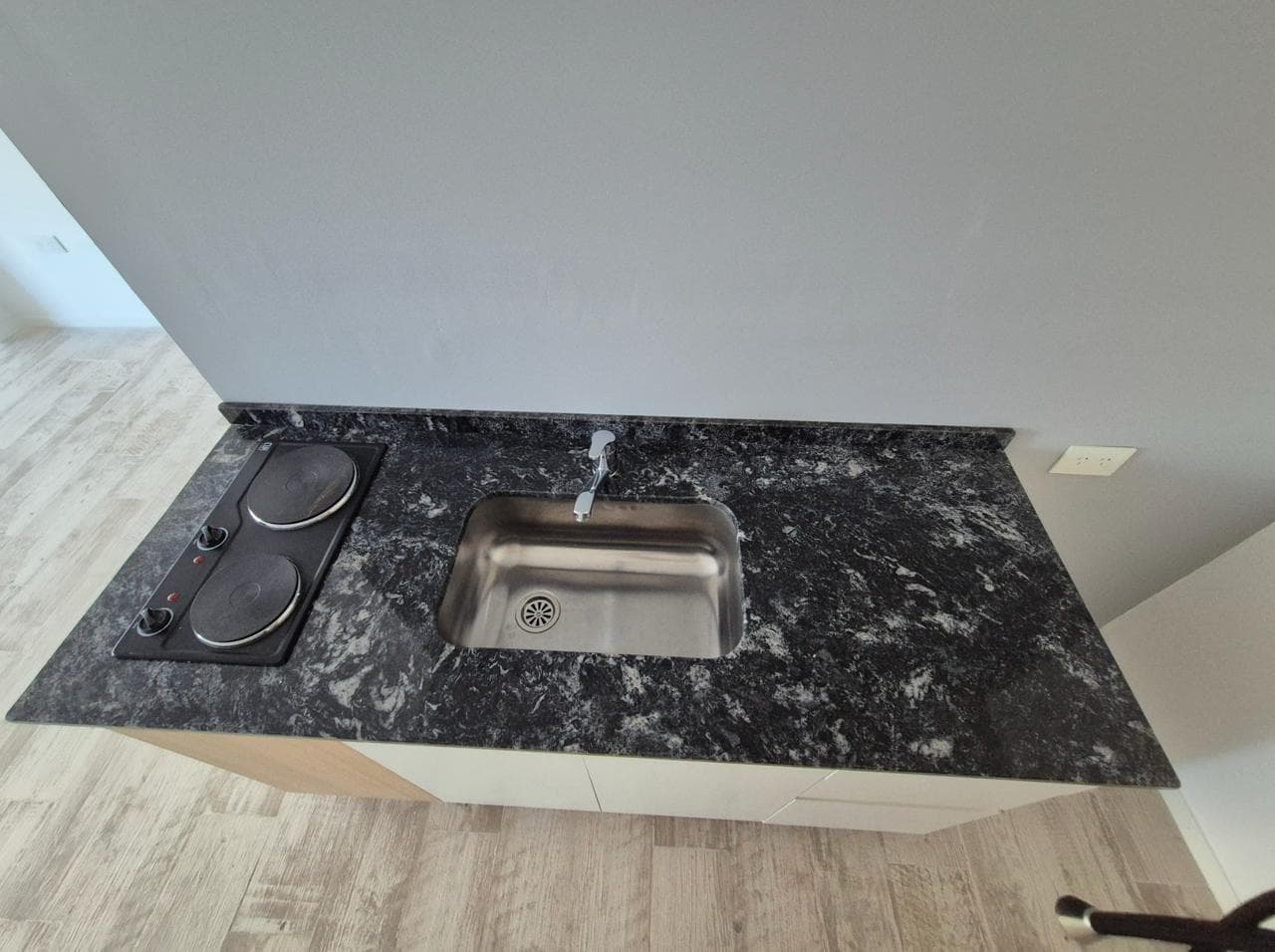For Sale with Rent - 2-Bedroom Apartment with Garage at DELTA CENTER NORDELTA