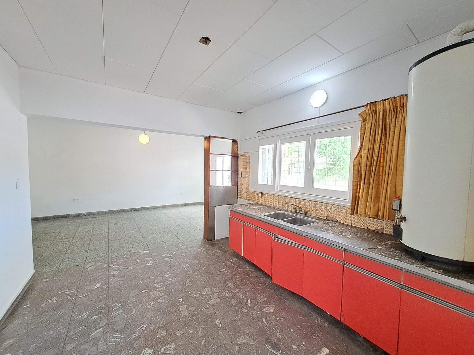 House for sale in Section 6 - large yard and garage - QUALIFIES FOR A LOAN