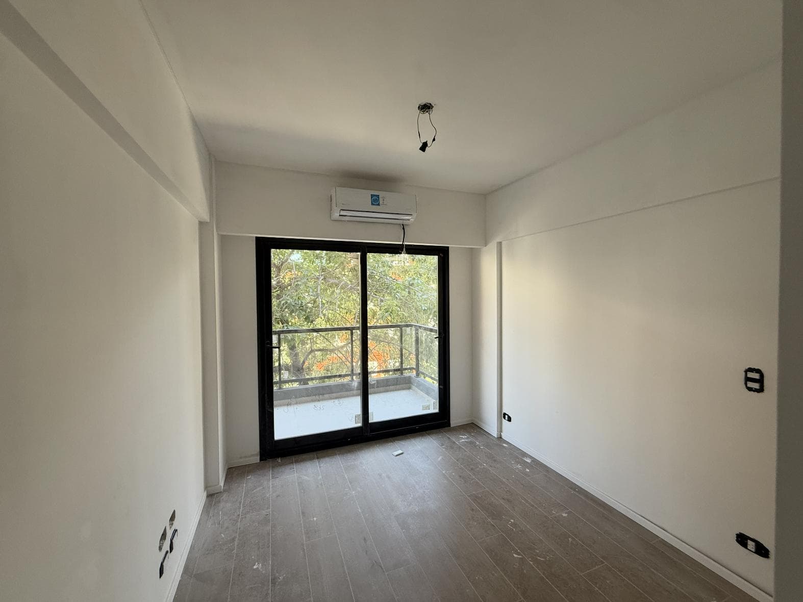 FOR SALE: 3-ROOM VILLA IN VILLA URQUIZA WITH AMENITIES