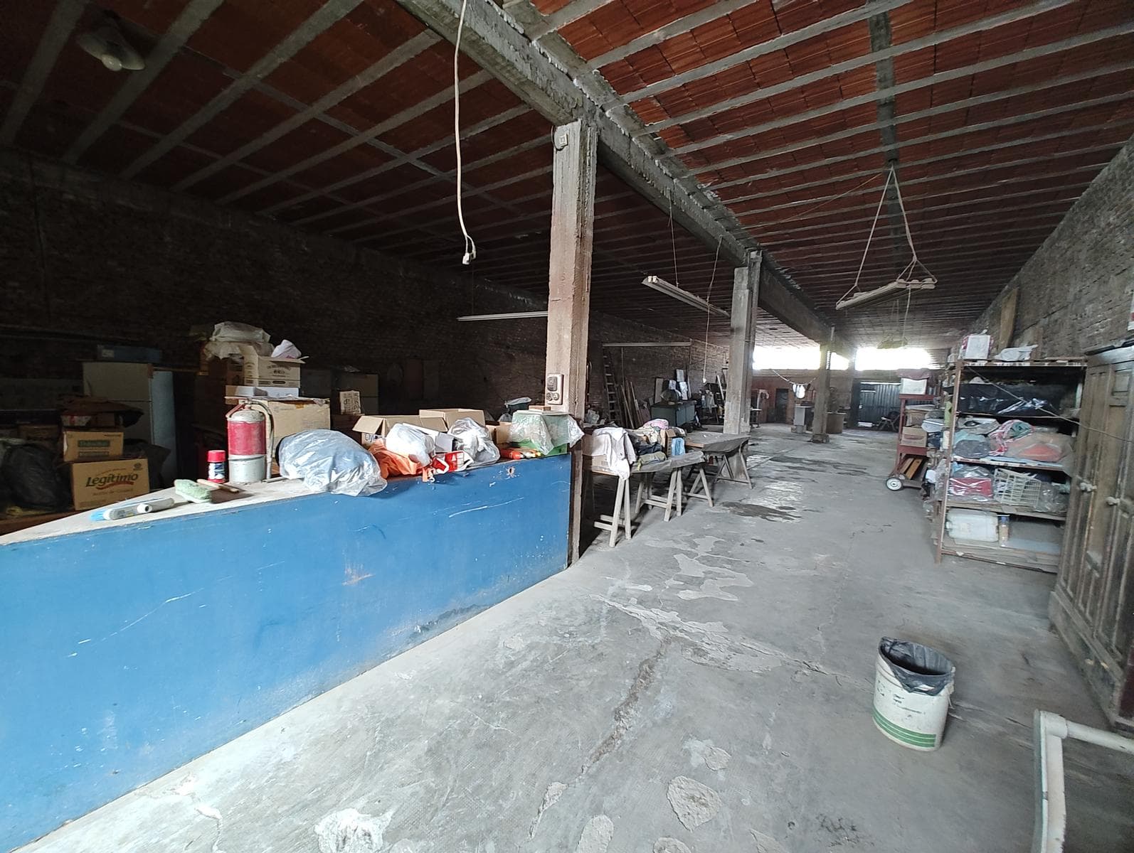House with a shed for sale, built on 3 lots, with access to Colegiales Street in G. de Laferrere
