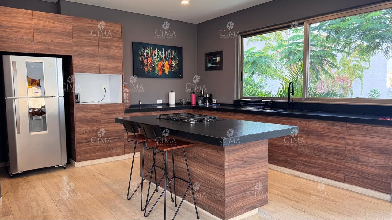 CASA MINIMALISTA CON VISTA A LOS VOLCANES EN HACIENDA TETELA - V382