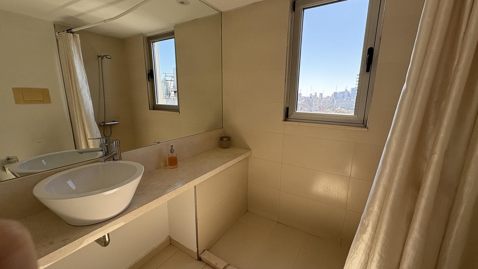 Studio Apartment for Sale in Puerto Madero, High Floor!!