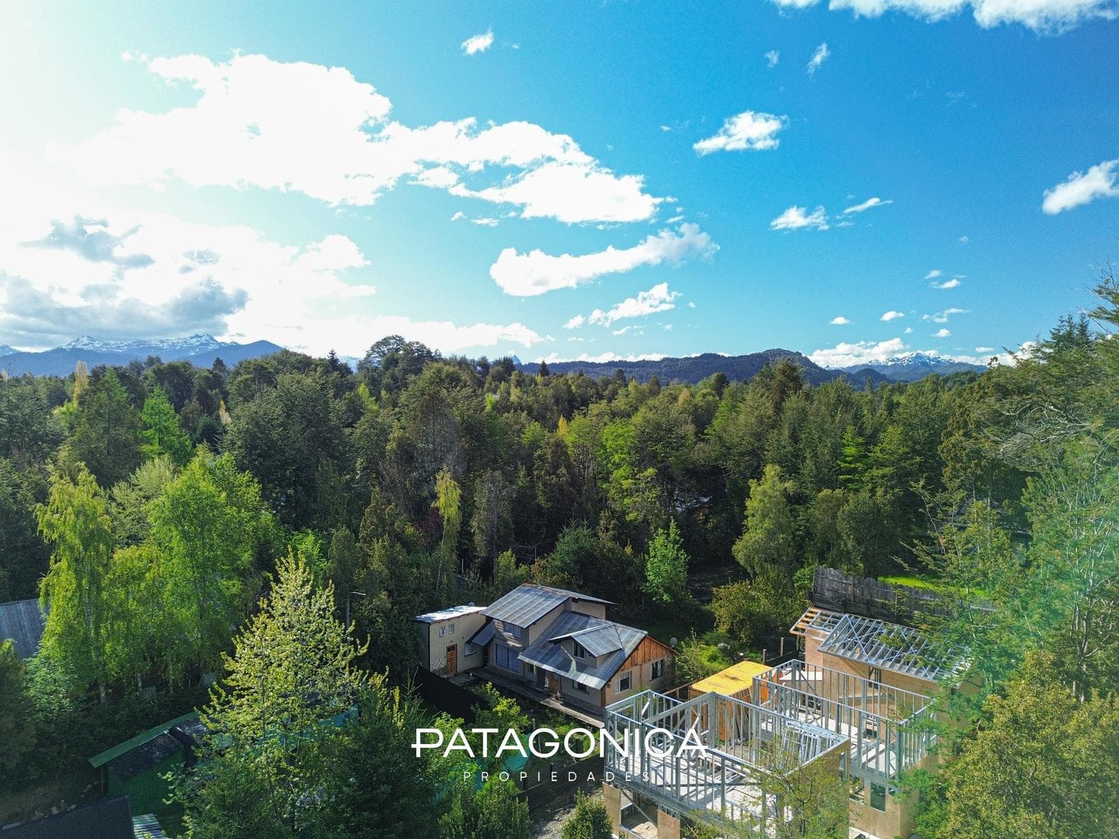 FOR SALE: 2 TINY HOUSES, 170 m² in the Norte Neighborhood, Villa La Angostura
