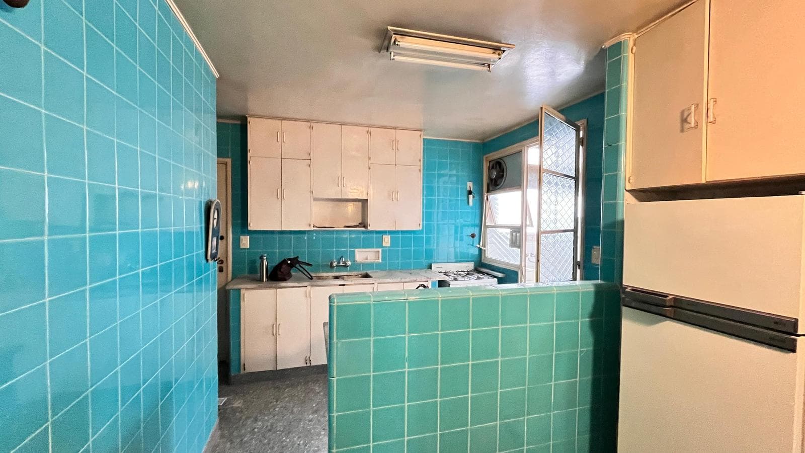 3-bedroom apartment with a maid's quarters and a balcony in an excellent location