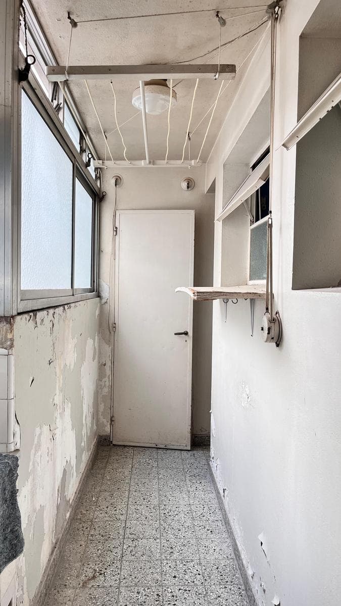 3-bedroom apartment with a maid's quarters and a balcony in an excellent location