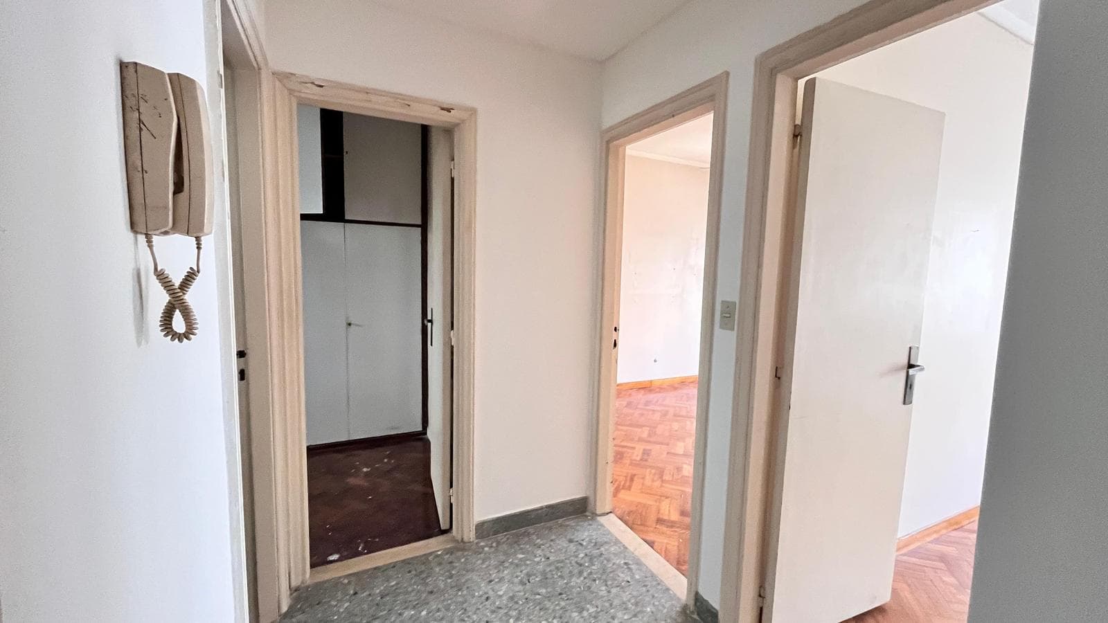 3-bedroom apartment with a maid's quarters and a balcony in an excellent location