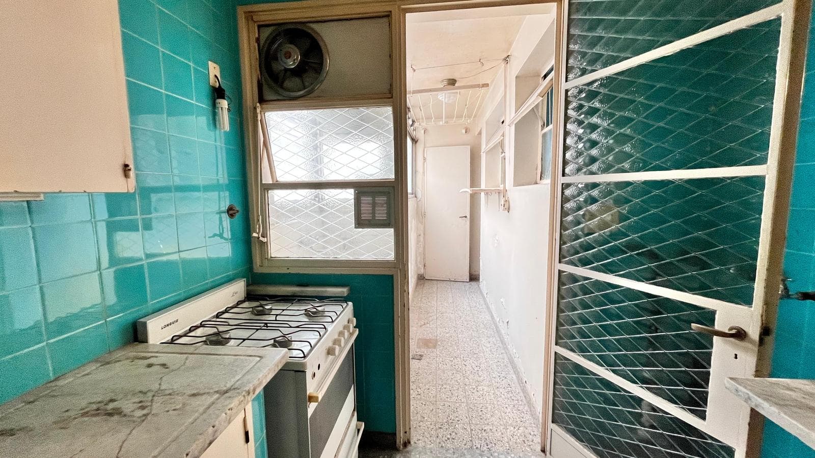 3-bedroom apartment with a maid's quarters and a balcony in an excellent location
