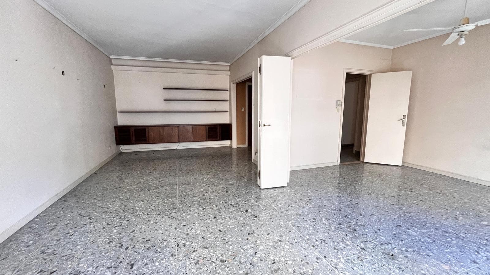 3-bedroom apartment with a maid's quarters and a balcony in an excellent location