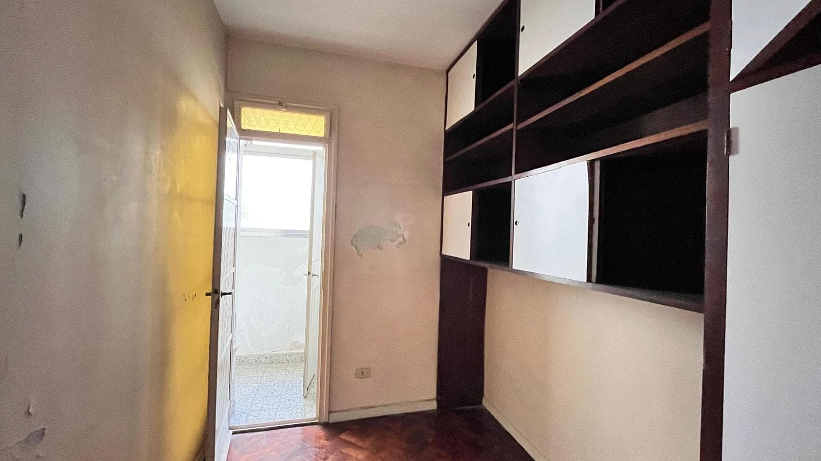 3-bedroom apartment with a maid's quarters and a balcony in an excellent location