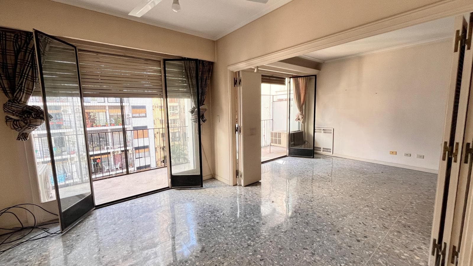 3-bedroom apartment with a maid's quarters and a balcony in an excellent location
