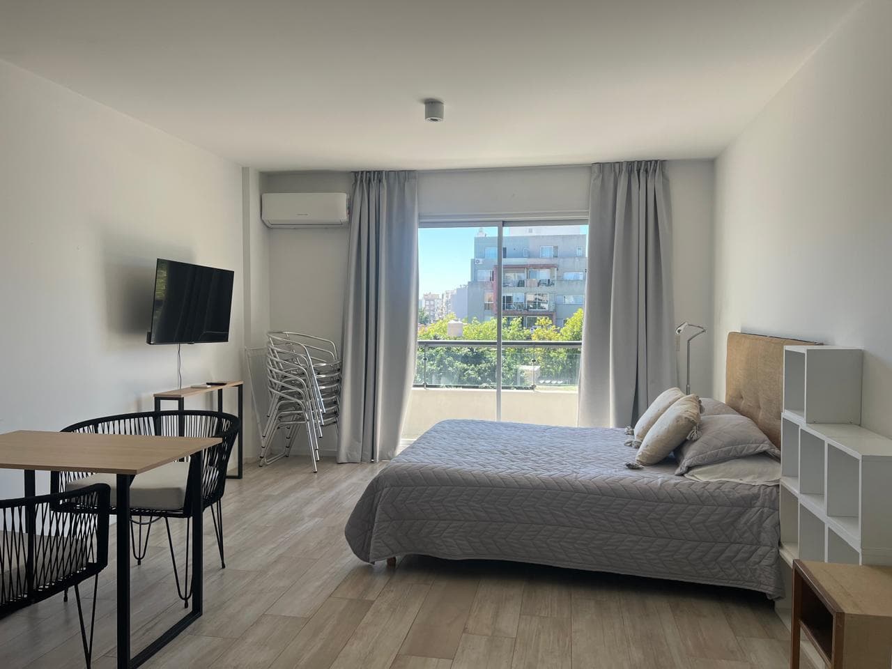 Impeccable furnished studio apartment—very BRIGHT—in a modern building