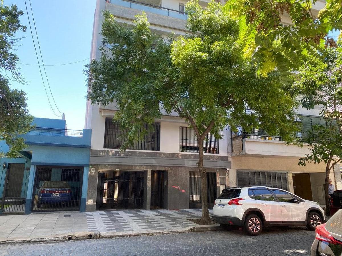 Impeccable Studio Apartment with a BALCONY - VERY BRIGHT