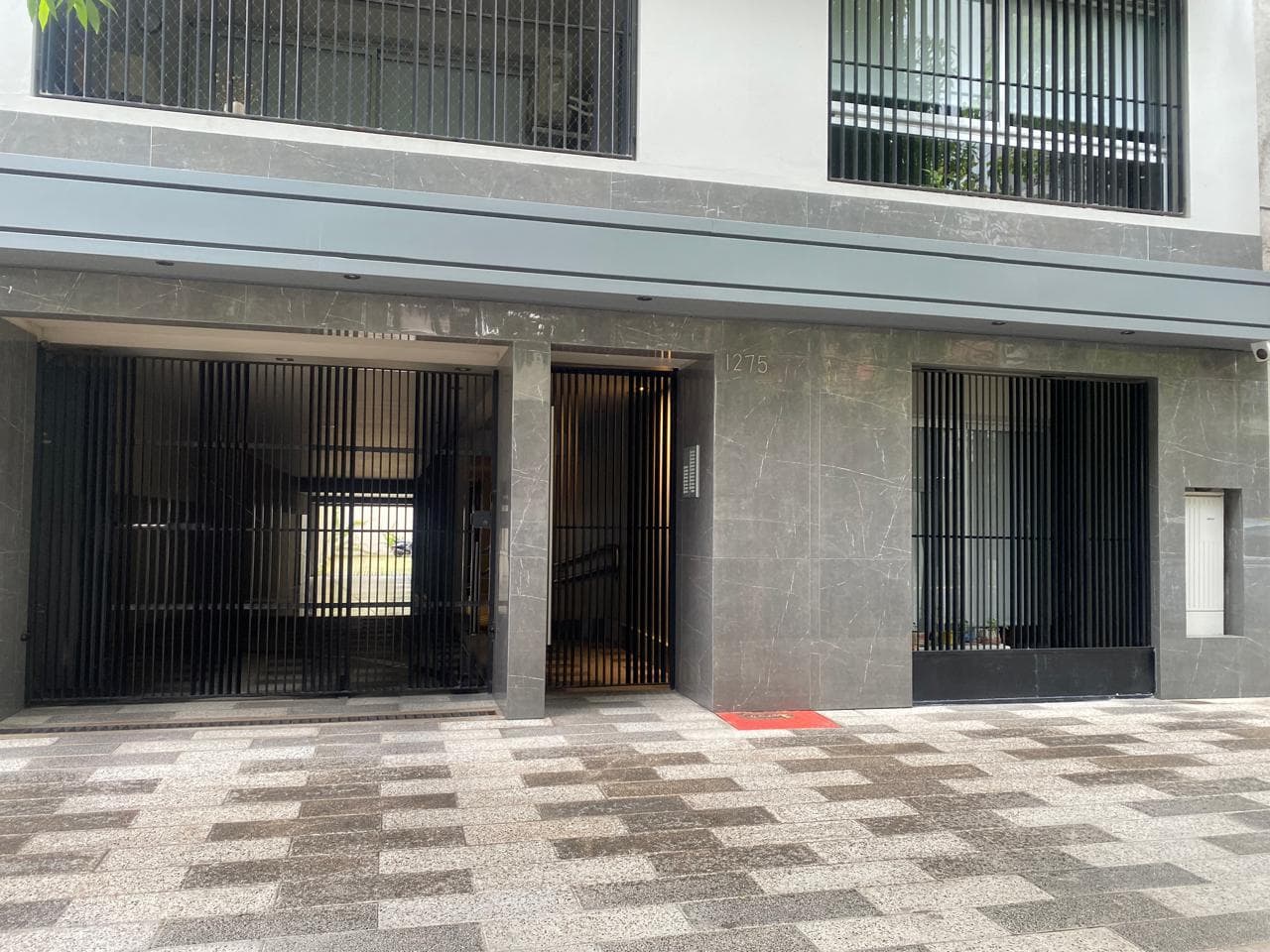Impeccable Studio Apartment with a BALCONY - VERY BRIGHT