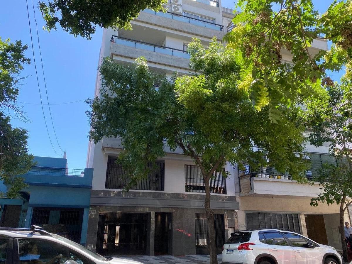 Impeccable Studio Apartment with a BALCONY - VERY BRIGHT