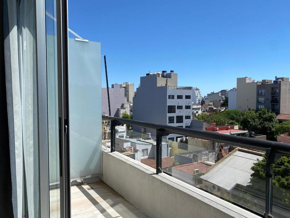 Impeccable Studio Apartment with a BALCONY - VERY BRIGHT