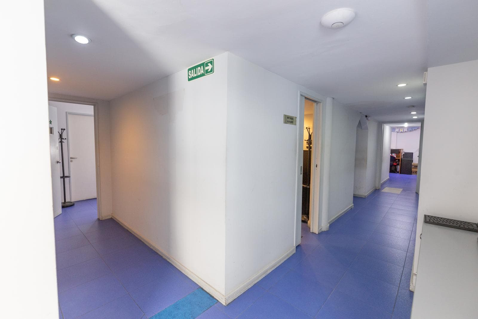 800 Meters of Office Space for Sale - San Nicolas - WE ACCEPT TRADE-INS